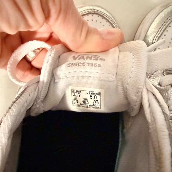 EUC Vans Lowland White/Silver women’s 6 - Picture 6 of 7